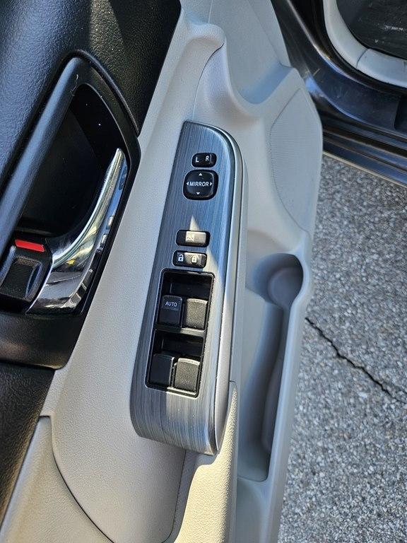 Toyota Camry Hybrid 4dr Sdn XLE (Natl) 2012