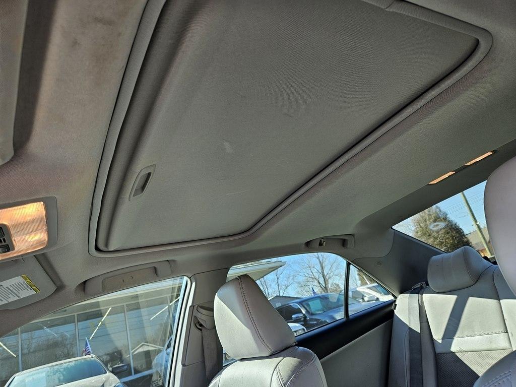 Toyota Camry Hybrid 4dr Sdn XLE (Natl) 2012