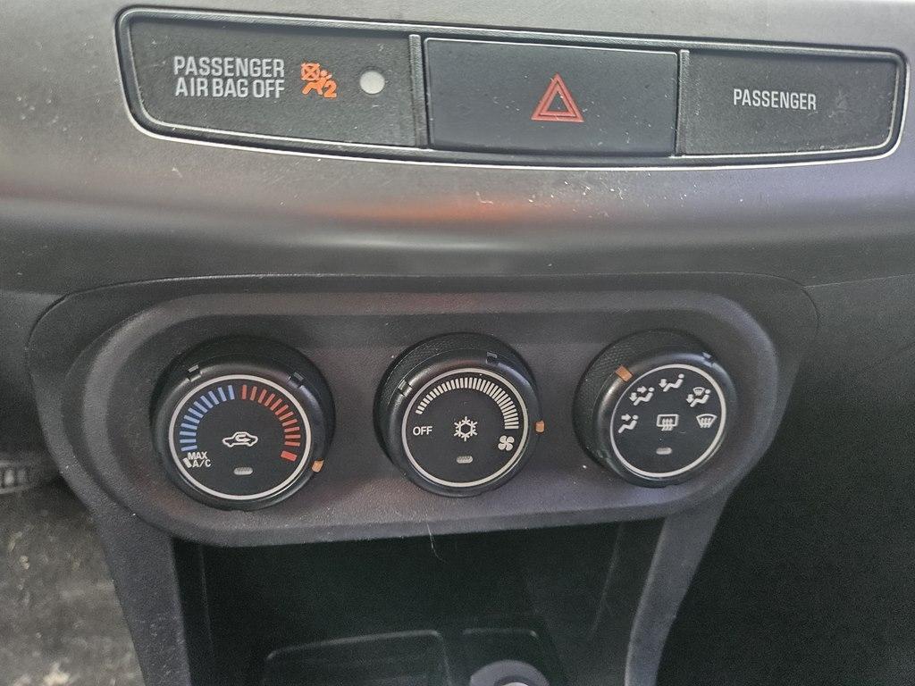 Mitsubishi Lancer 4dr Sdn Man ES FWD 2015