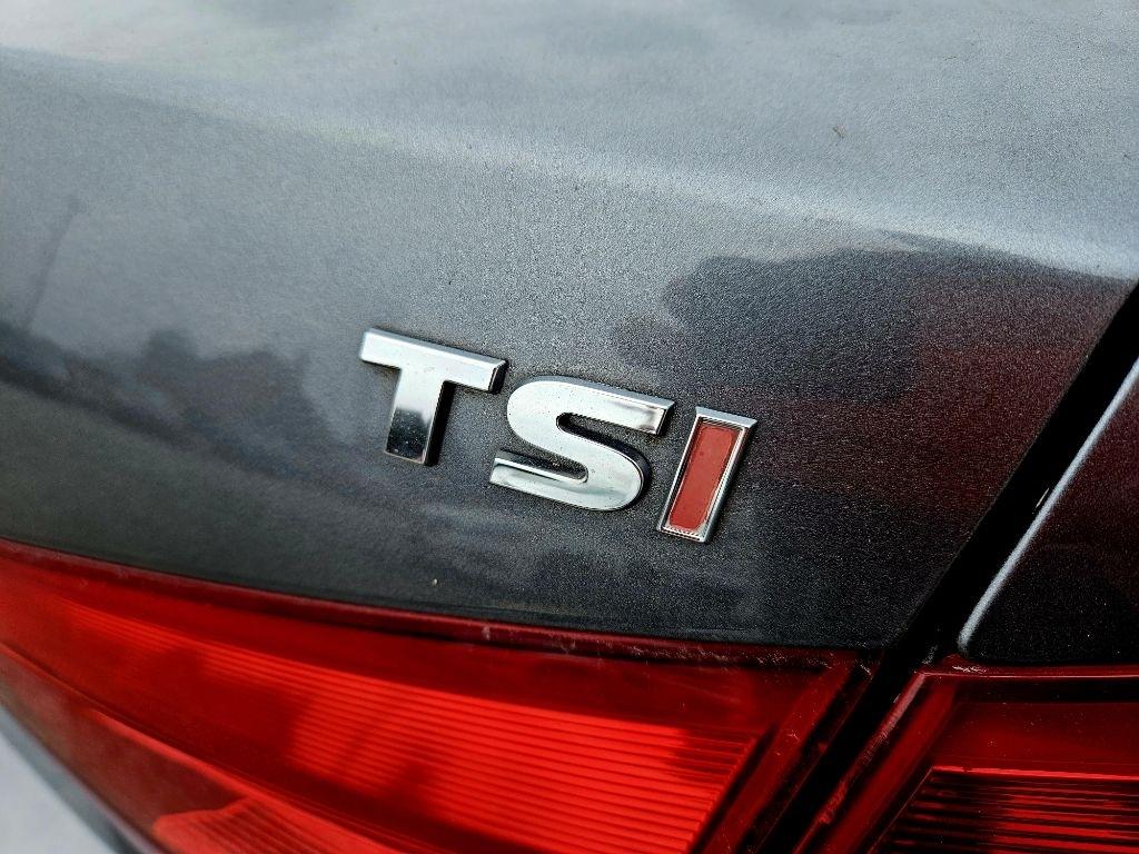 Volkswagen Passat 4dr Sdn 1.8T Auto Wolfsburg Ed PZEV 2014