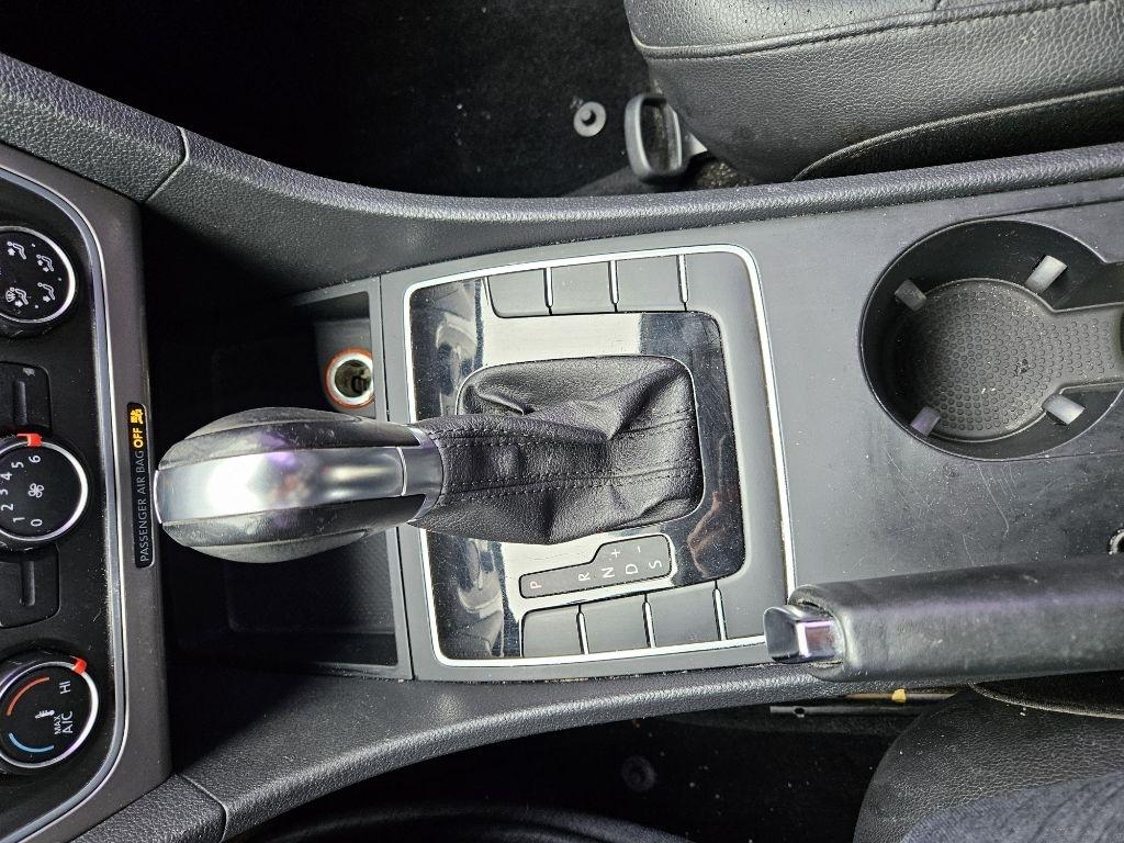 Volkswagen Passat 4dr Sdn 1.8T Auto Wolfsburg Ed PZEV 2014