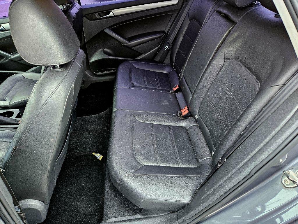 Volkswagen Passat 4dr Sdn 1.8T Auto Wolfsburg Ed PZEV 2014