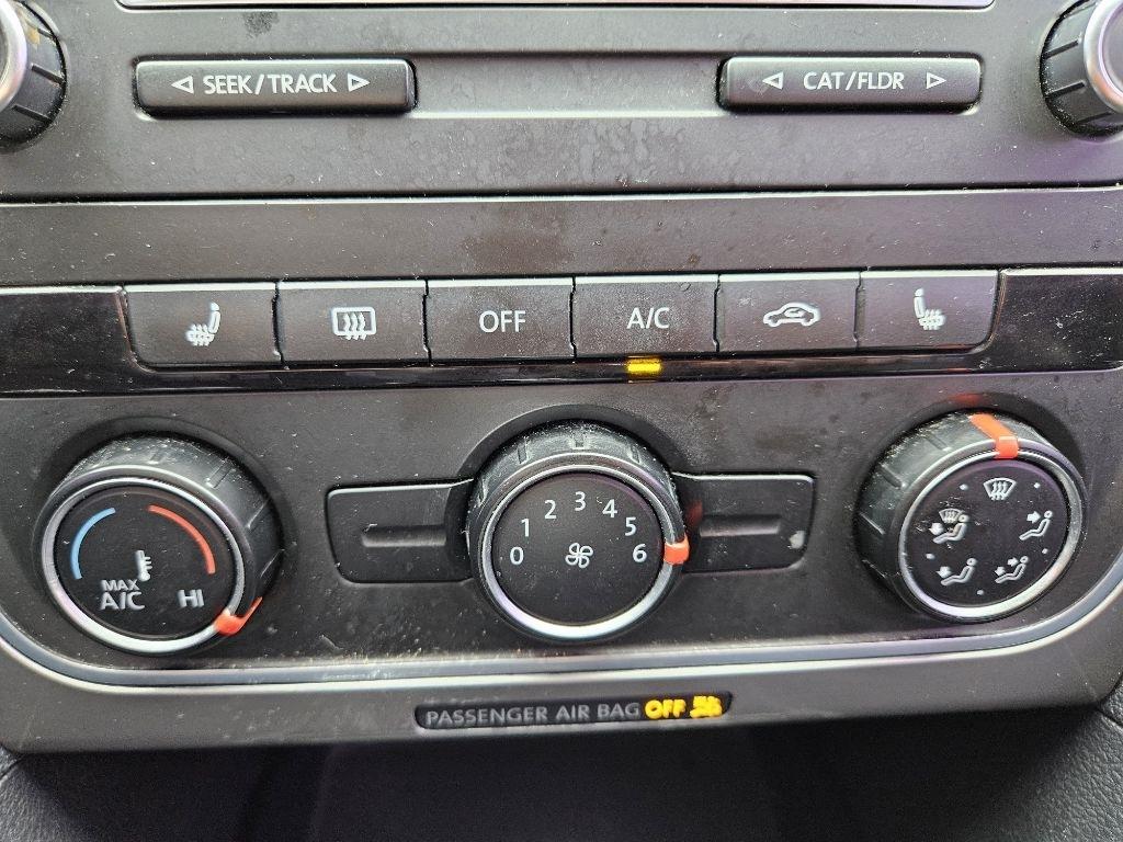 Volkswagen Passat 4dr Sdn 1.8T Auto Wolfsburg Ed PZEV 2014