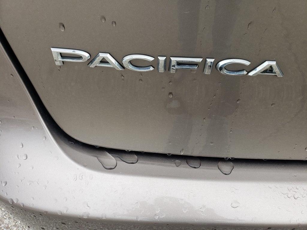 Chrysler Pacifica Touring FWD 2017