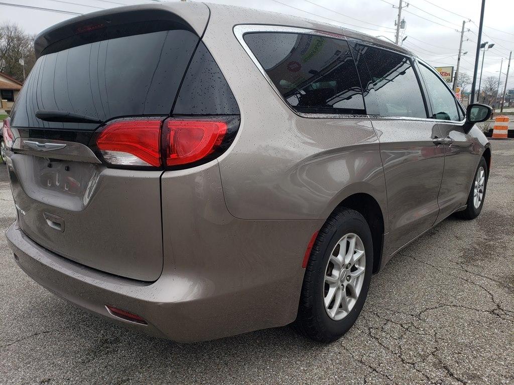 Chrysler Pacifica Touring FWD 2017