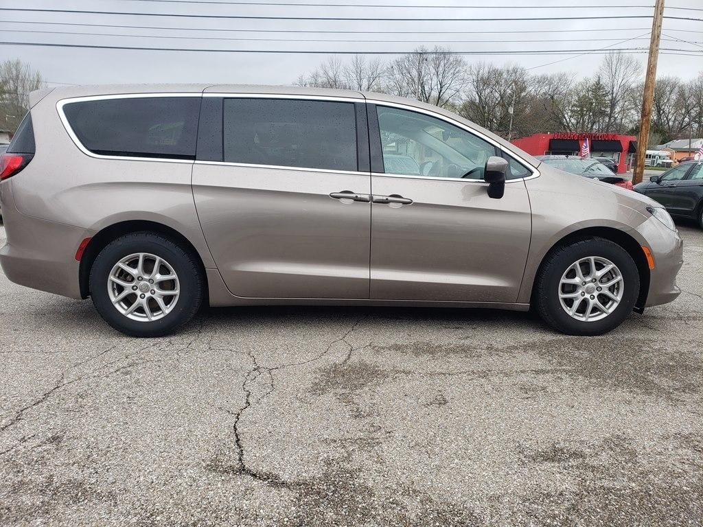 Chrysler Pacifica Touring FWD 2017