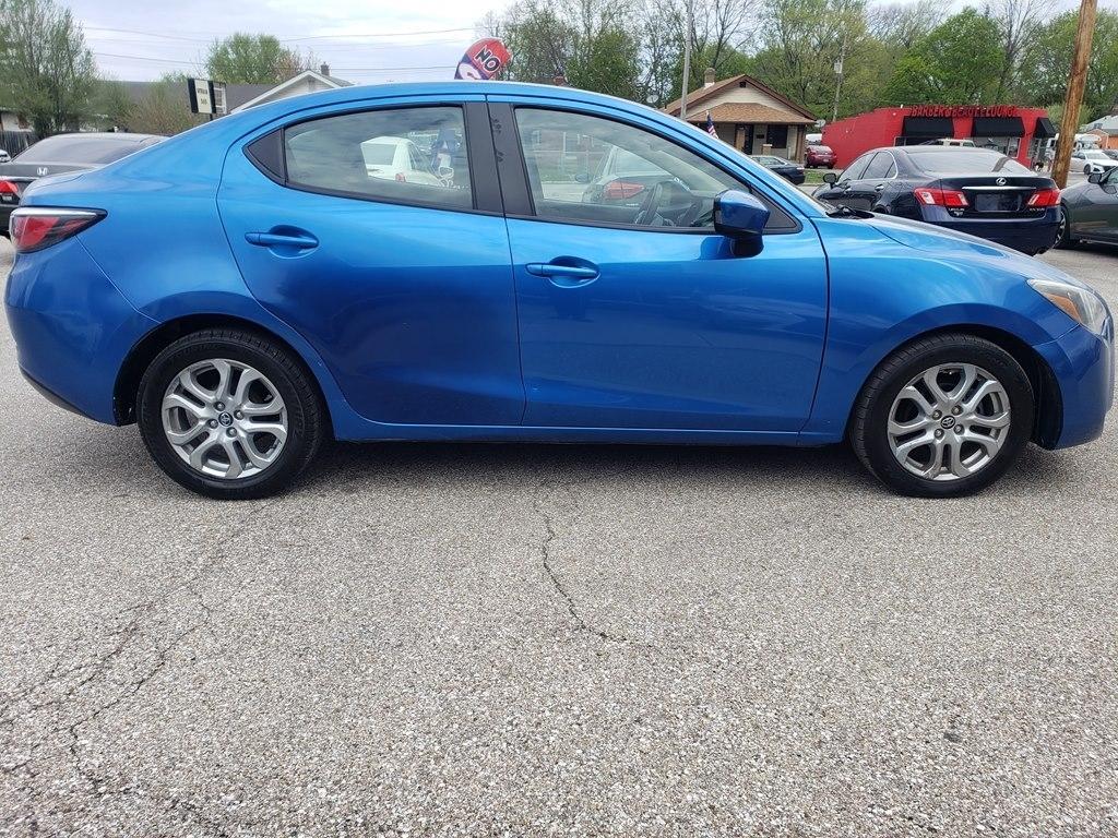 Toyota Yaris iA Manual (Natl) 2018