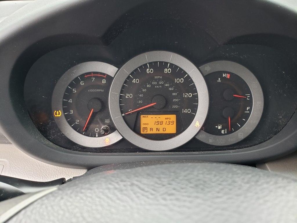 Toyota RAV4 FWD 4dr 4-cyl 4-Spd AT (Natl) 2011