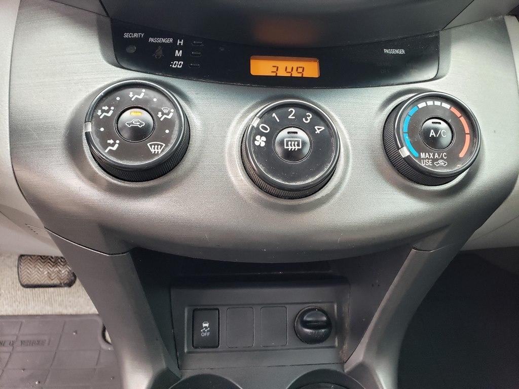 Toyota RAV4 FWD 4dr 4-cyl 4-Spd AT (Natl) 2011
