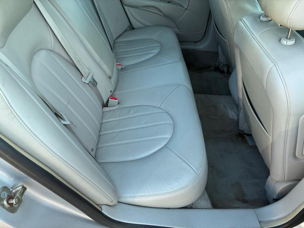 Buick Lucerne 4dr Sdn CXL 2010