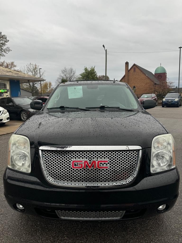 GMC Yukon AWD 4dr 1500 Denali 2012
