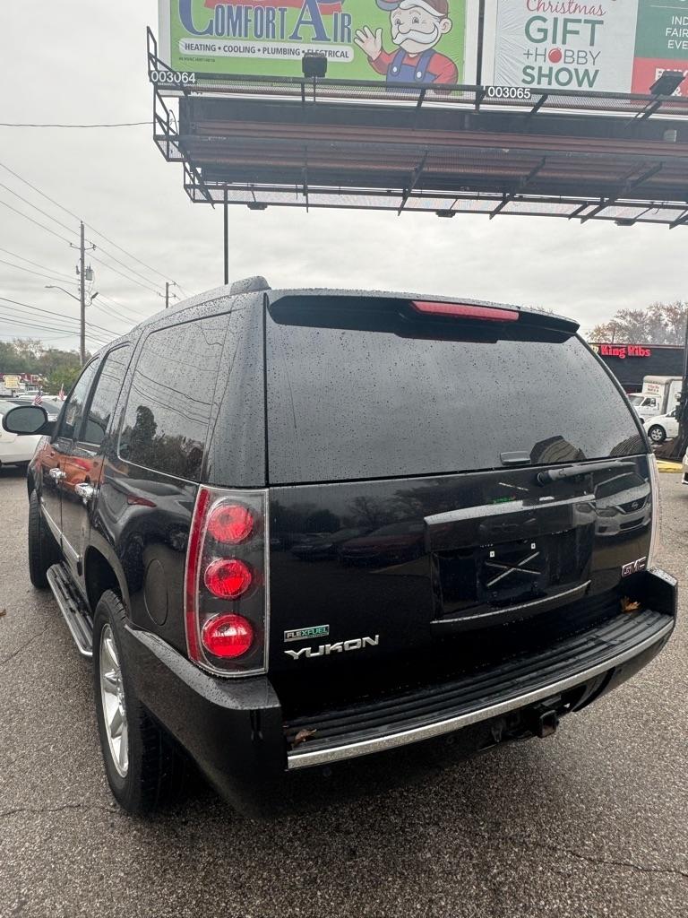GMC Yukon AWD 4dr 1500 Denali 2012