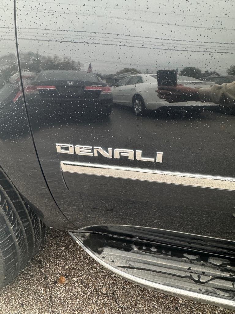 GMC Yukon AWD 4dr 1500 Denali 2012