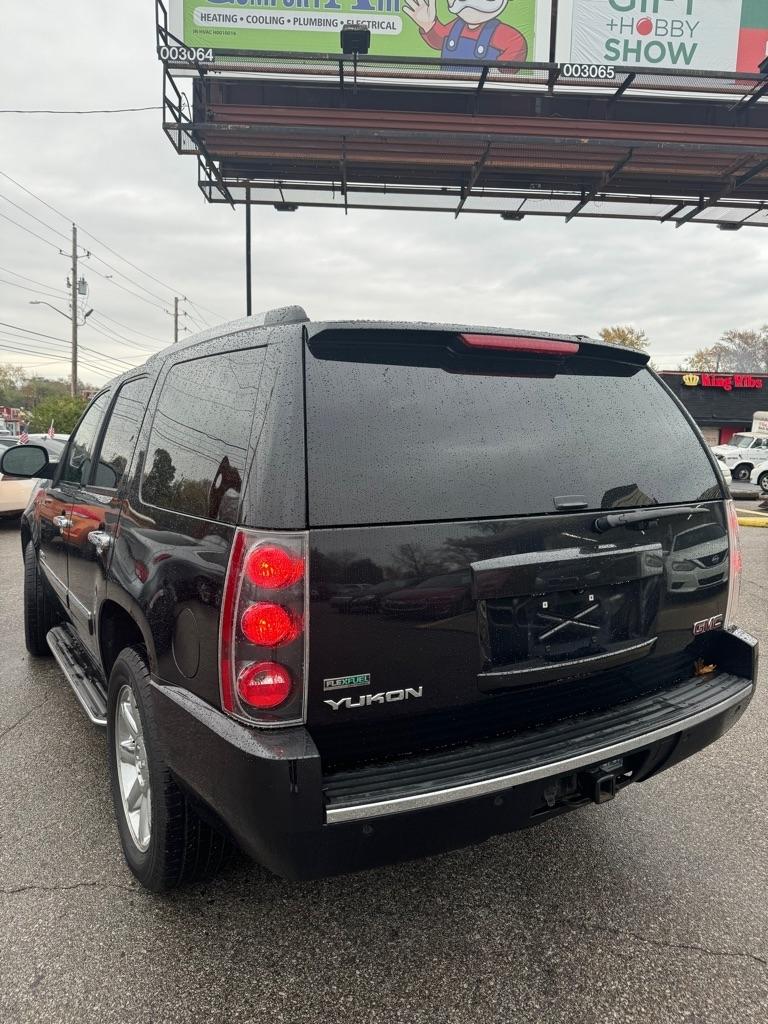 GMC Yukon AWD 4dr 1500 Denali 2012