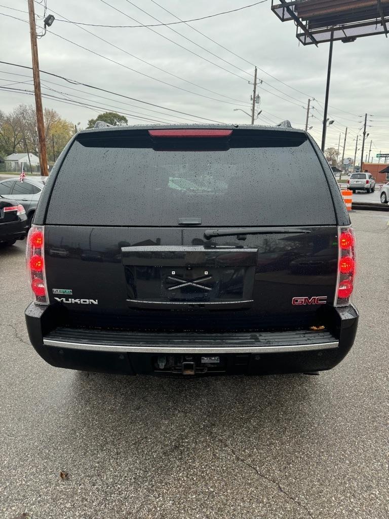 GMC Yukon AWD 4dr 1500 Denali 2012