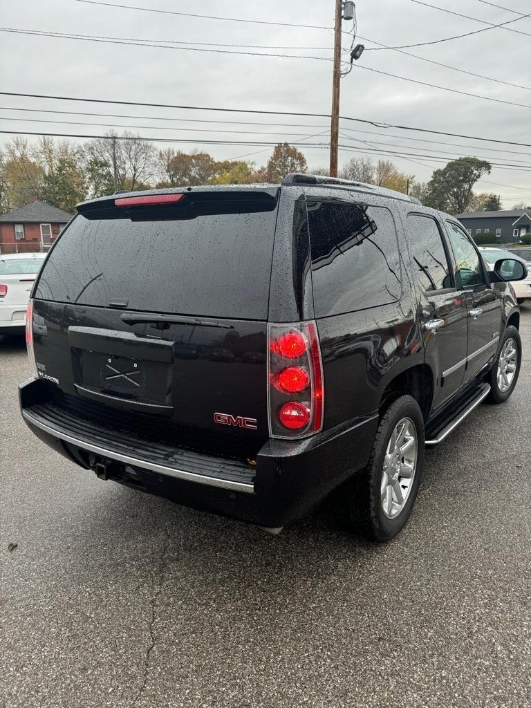 GMC Yukon AWD 4dr 1500 Denali 2012
