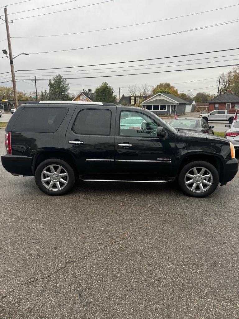 GMC Yukon AWD 4dr 1500 Denali 2012