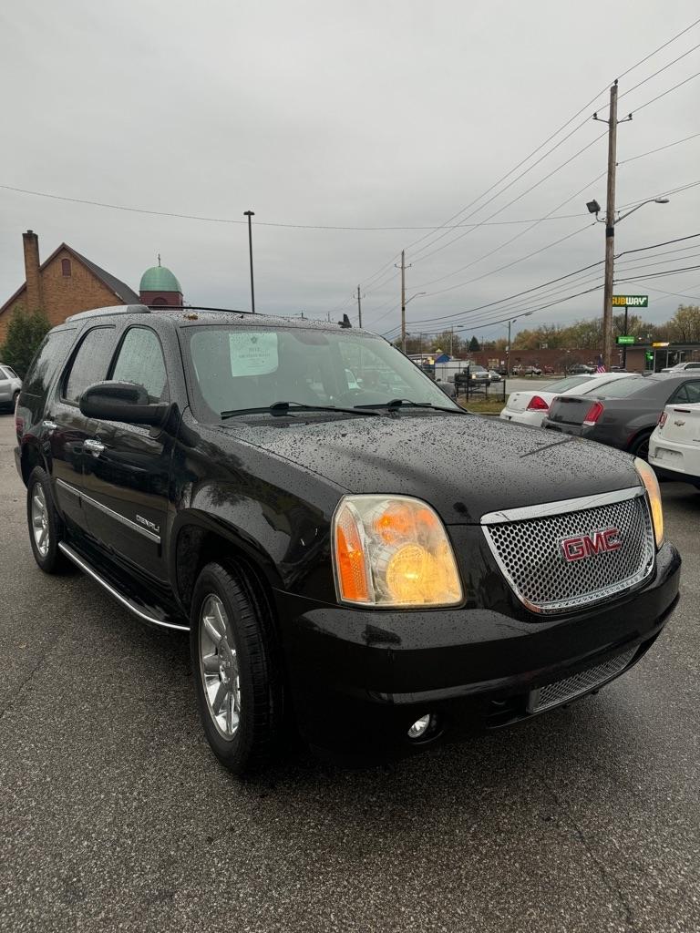 GMC Yukon AWD 4dr 1500 Denali 2012