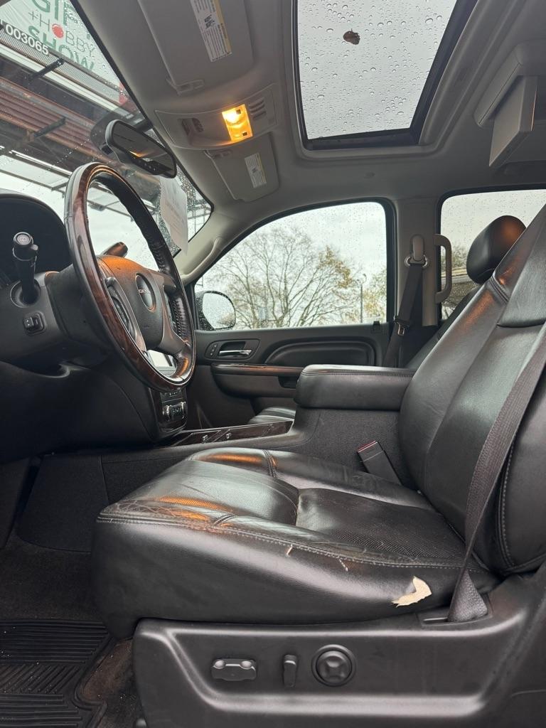 GMC Yukon AWD 4dr 1500 Denali 2012