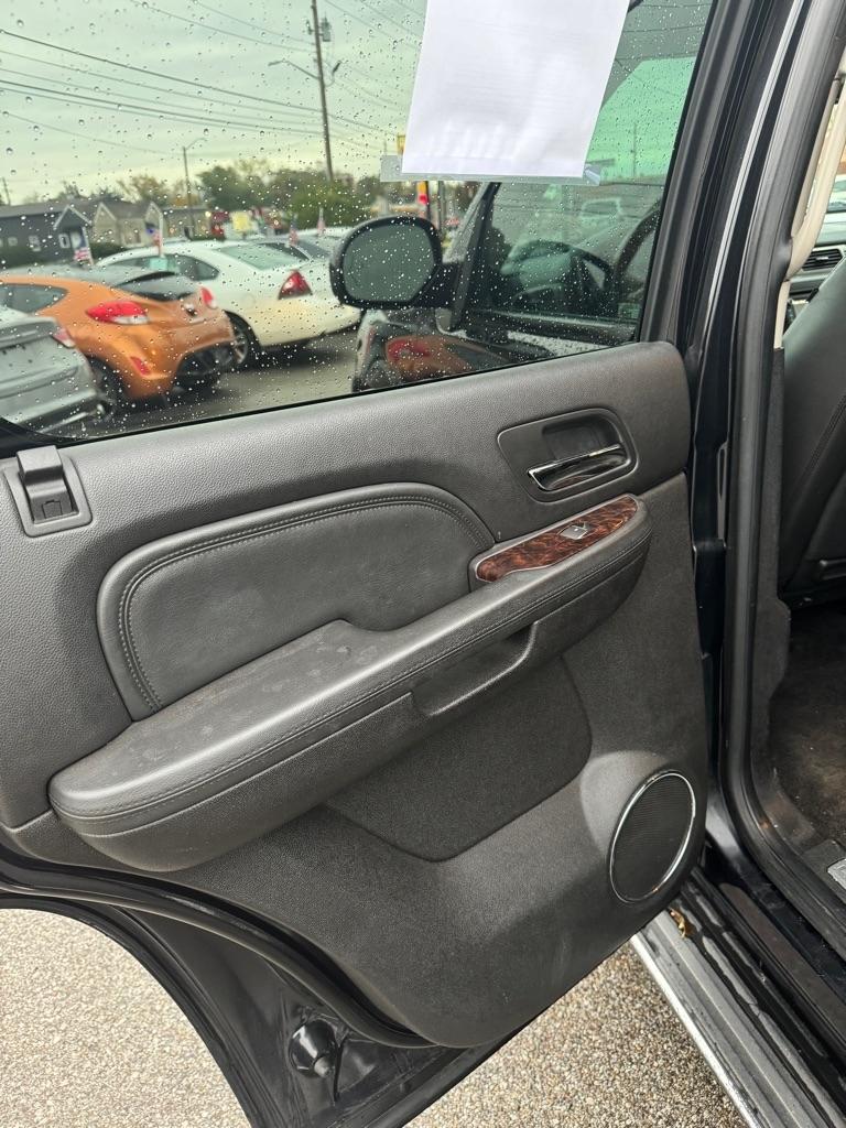 GMC Yukon AWD 4dr 1500 Denali 2012