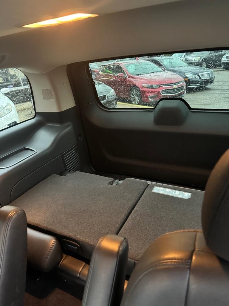 GMC Yukon AWD 4dr 1500 Denali 2012