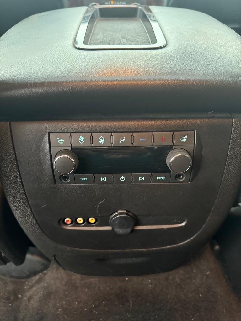 GMC Yukon AWD 4dr 1500 Denali 2012
