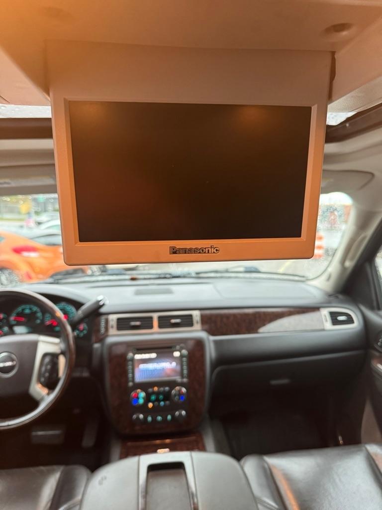 GMC Yukon AWD 4dr 1500 Denali 2012