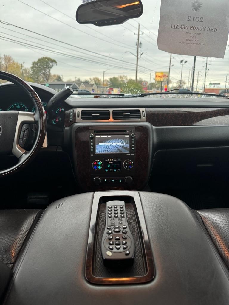 GMC Yukon AWD 4dr 1500 Denali 2012
