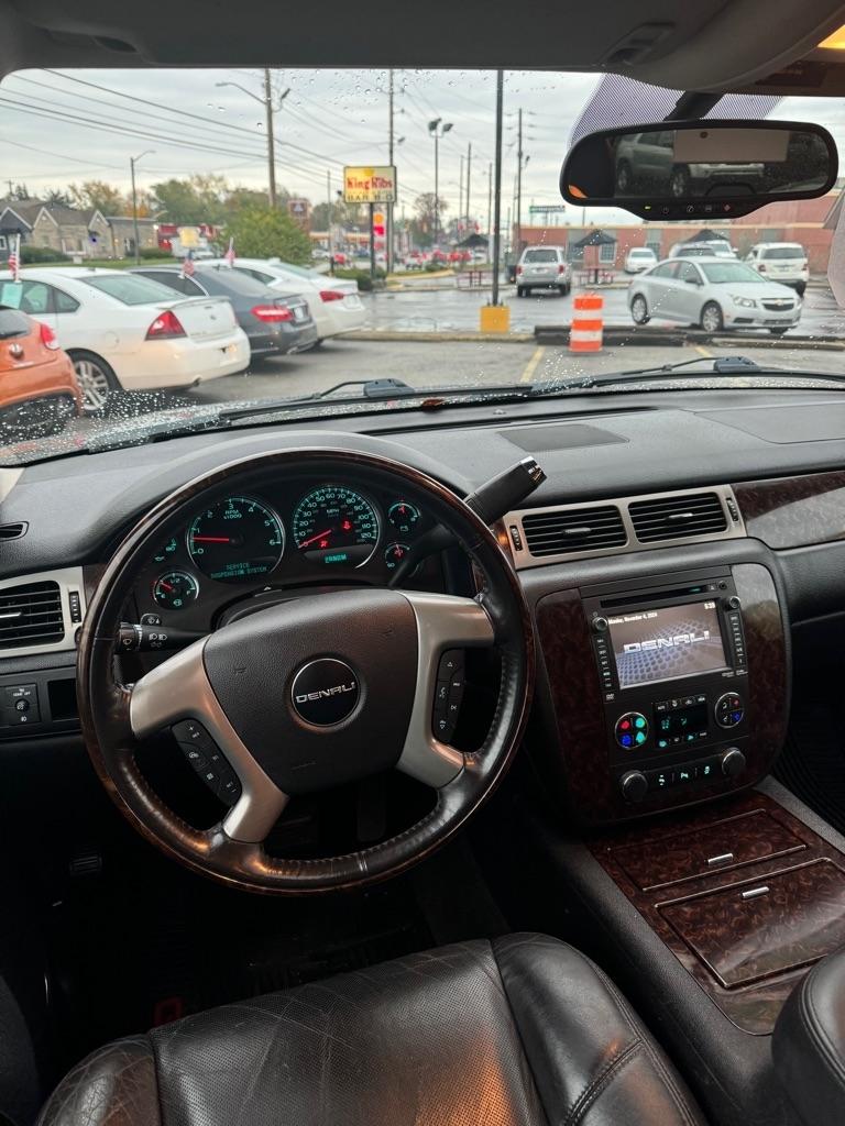 GMC Yukon AWD 4dr 1500 Denali 2012
