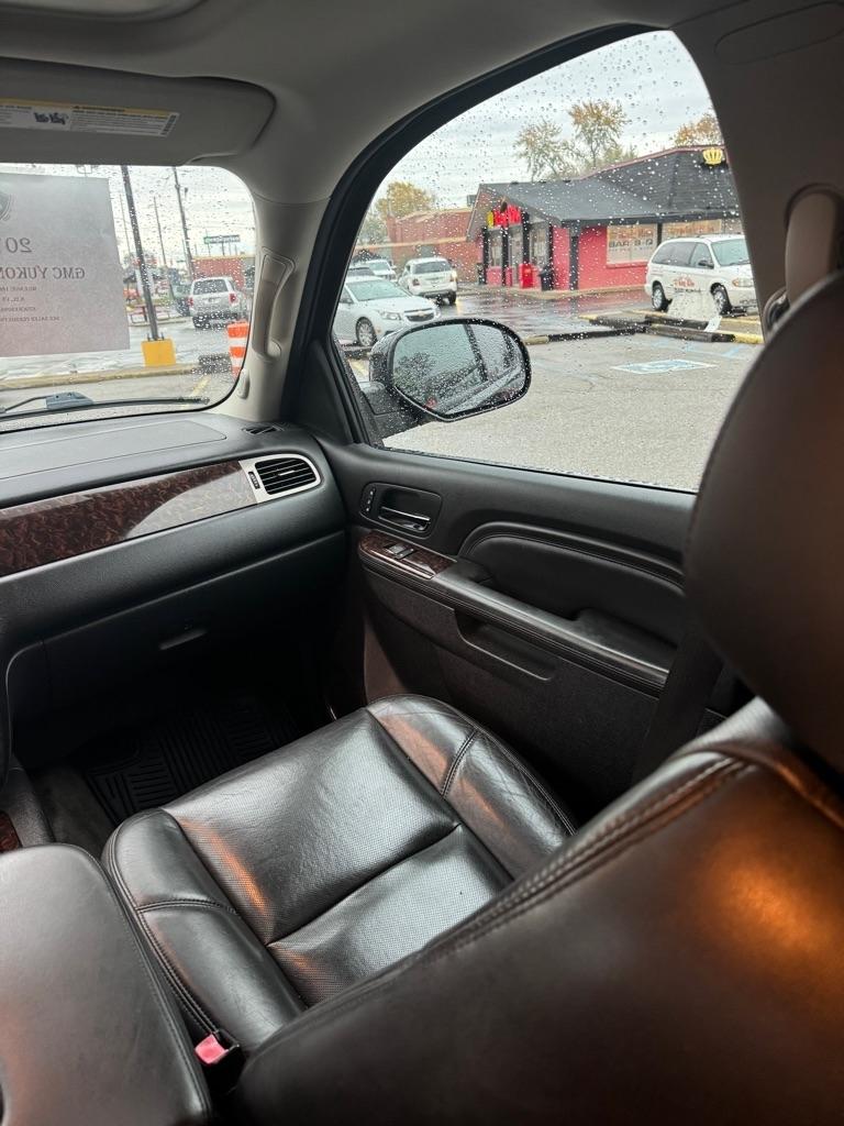 GMC Yukon AWD 4dr 1500 Denali 2012