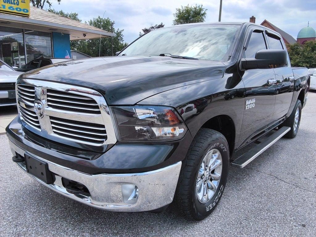 RAM 1500 4WD Crew Cab 140.5" SLT 2013