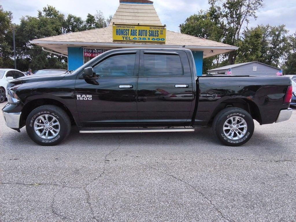 RAM 1500 4WD Crew Cab 140.5" SLT 2013