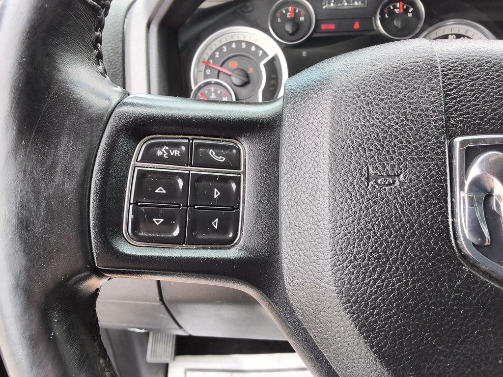 RAM 1500 4WD Crew Cab 140.5" SLT 2013