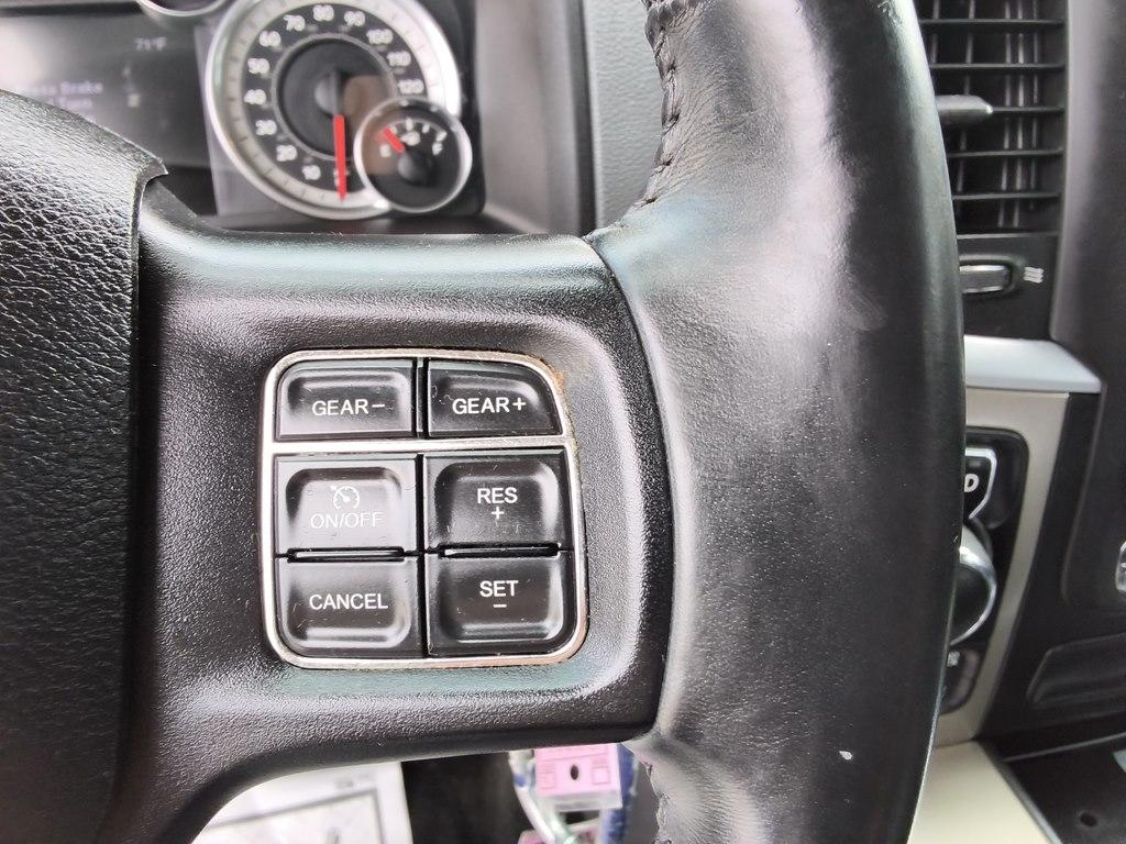 RAM 1500 4WD Crew Cab 140.5" SLT 2013