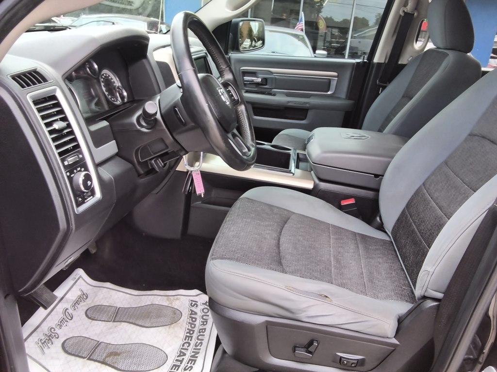RAM 1500 4WD Crew Cab 140.5" SLT 2013