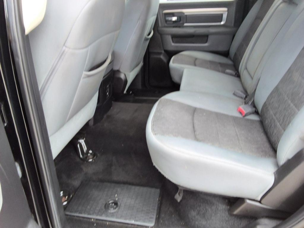 RAM 1500 4WD Crew Cab 140.5" SLT 2013