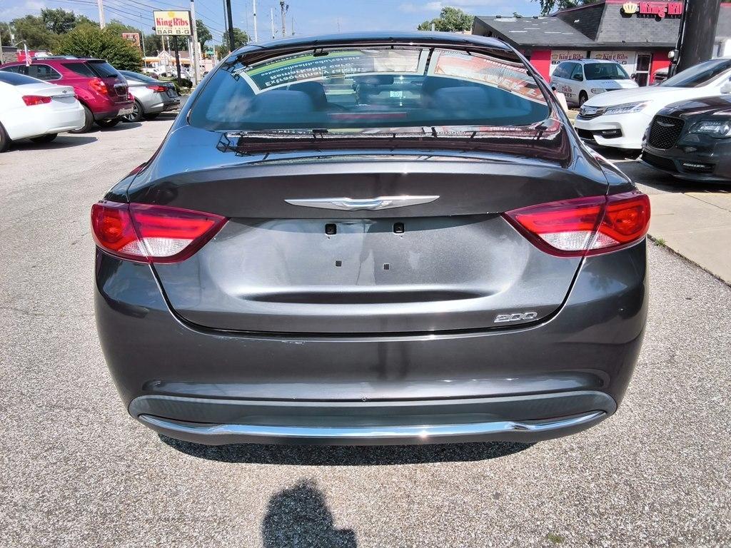 Chrysler 200 4dr Sdn Limited FWD 2015
