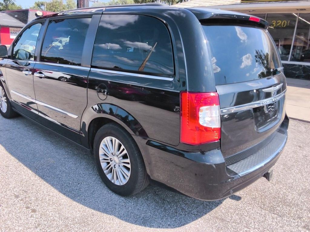 Chrysler Town & Country 4dr Wgn Touring-L Anniversary Edition 2016