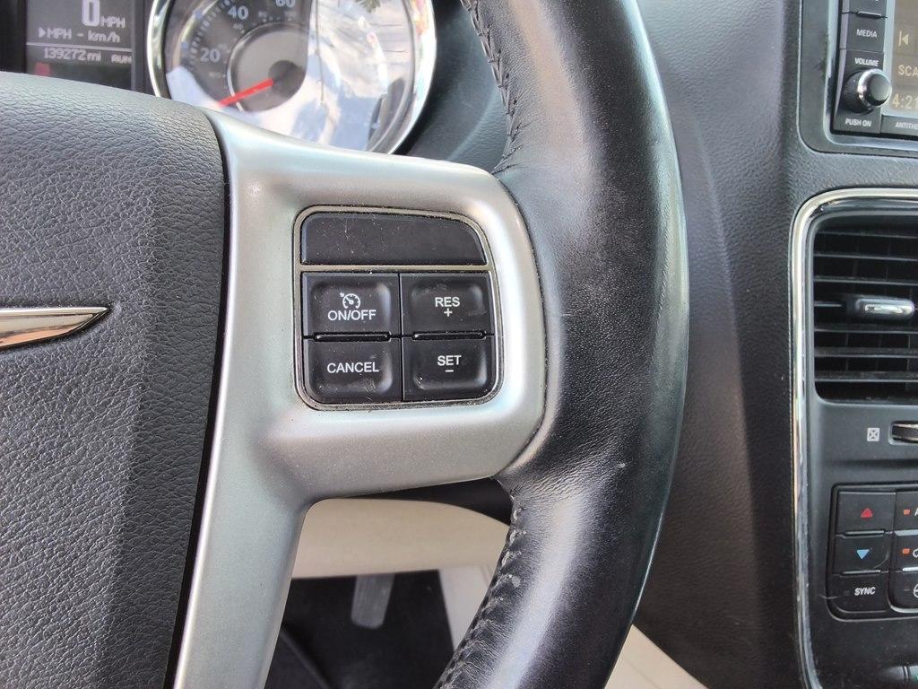 Chrysler Town & Country 4dr Wgn Touring-L Anniversary Edition 2016