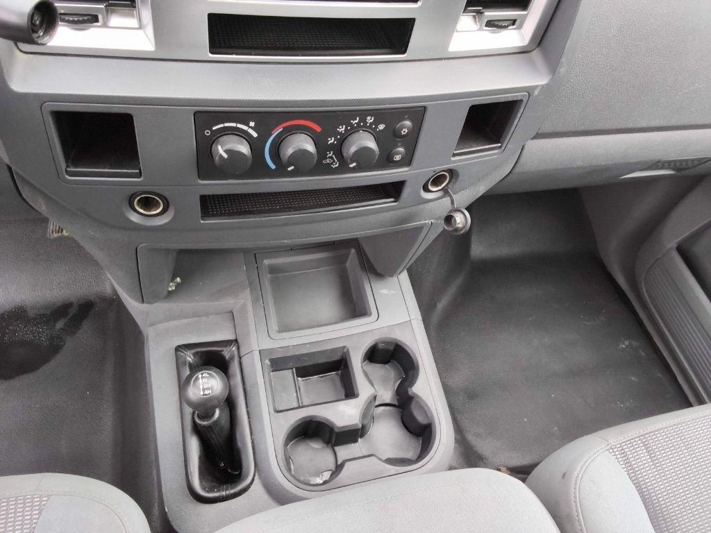 Dodge Ram 2500 4WD Quad Cab 140.5" SLT 2007