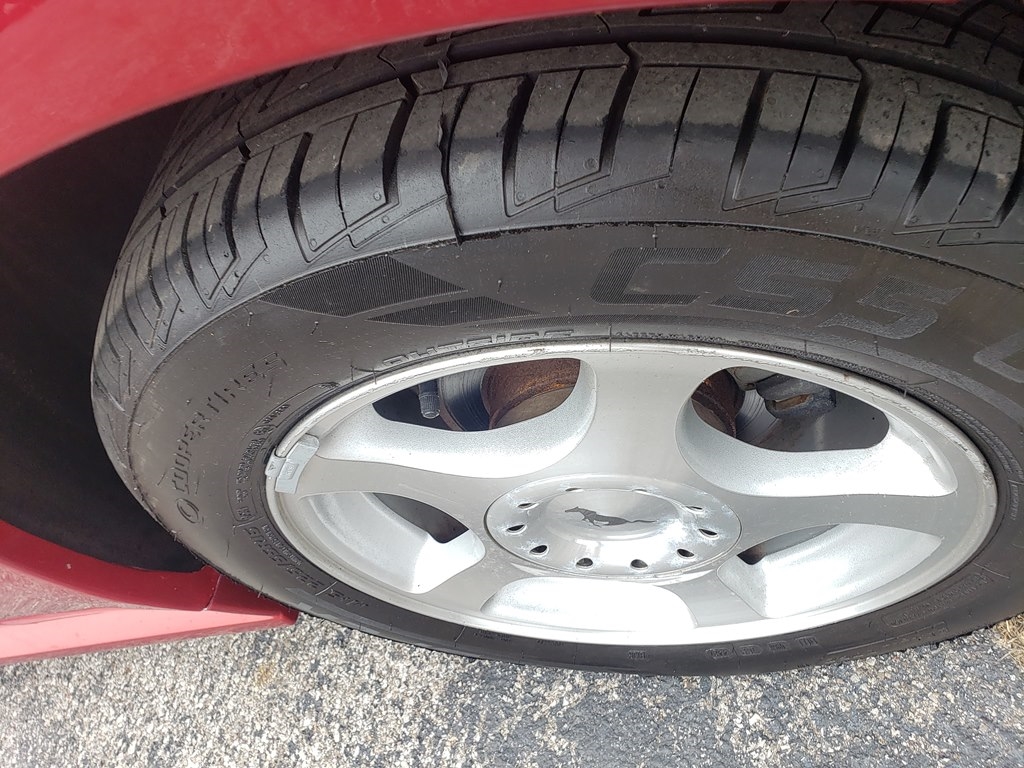 Ford Mustang Deluxe Convertible 2004 Ford Mustang Deluxe Convertible 2004