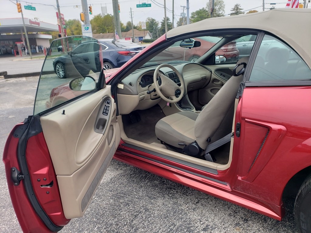 Ford Mustang Deluxe Convertible 2004 Ford Mustang Deluxe Convertible 2004