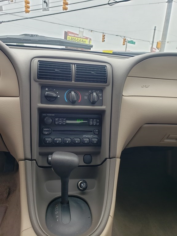 Ford Mustang Deluxe Convertible 2004 Ford Mustang Deluxe Convertible 2004