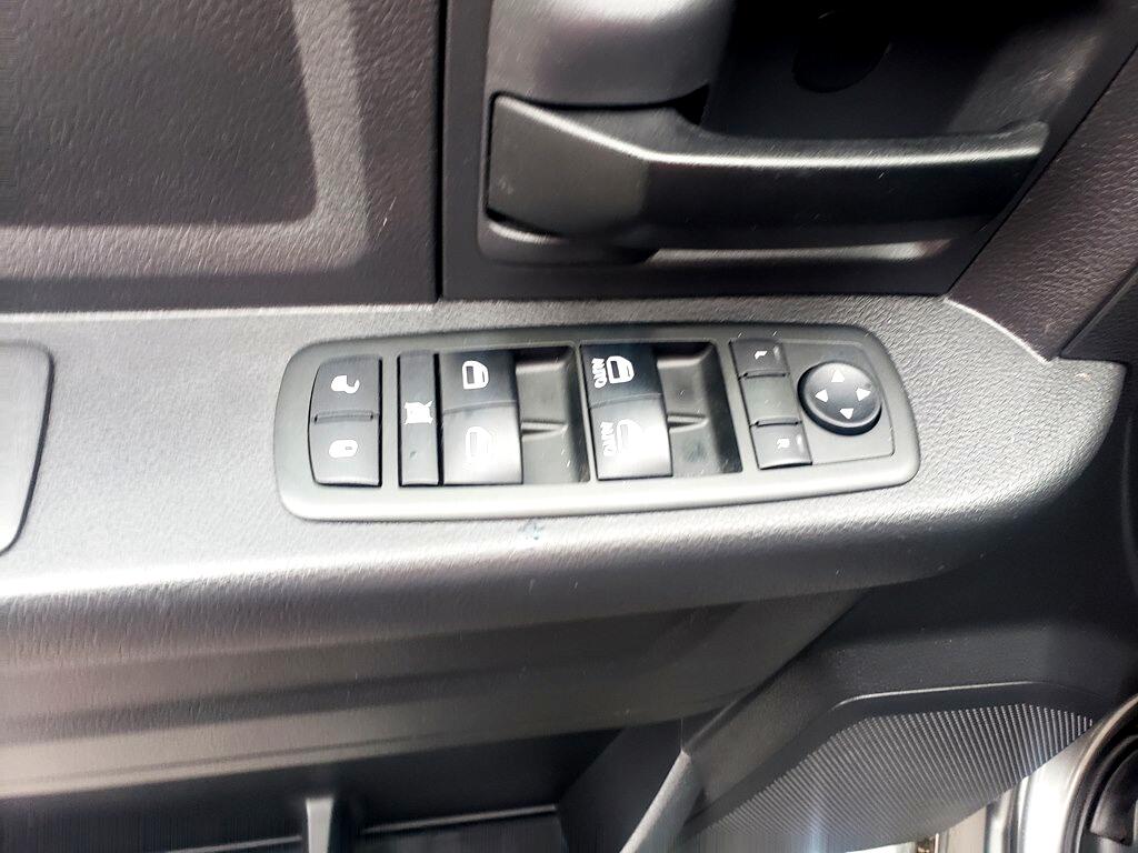 RAM 1500 ST Crew Cab 2WD 2012