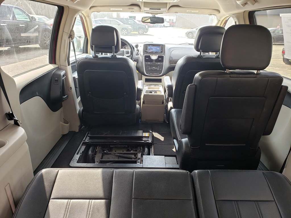 Chrysler Town & Country Touring 2012