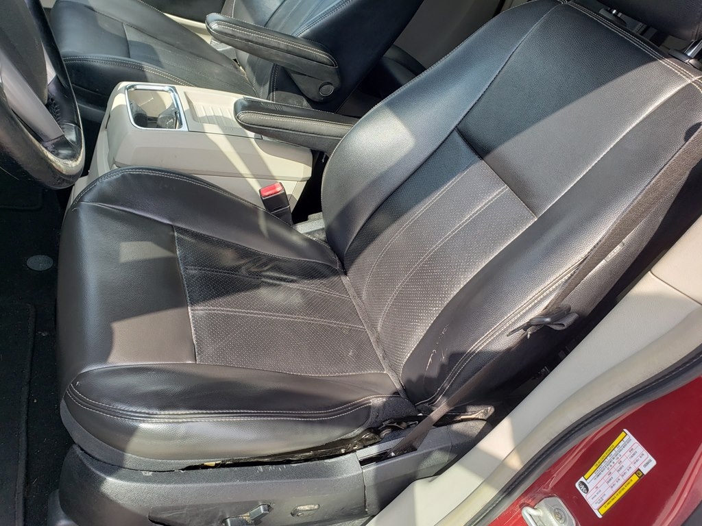 Chrysler Town & Country Touring 2012