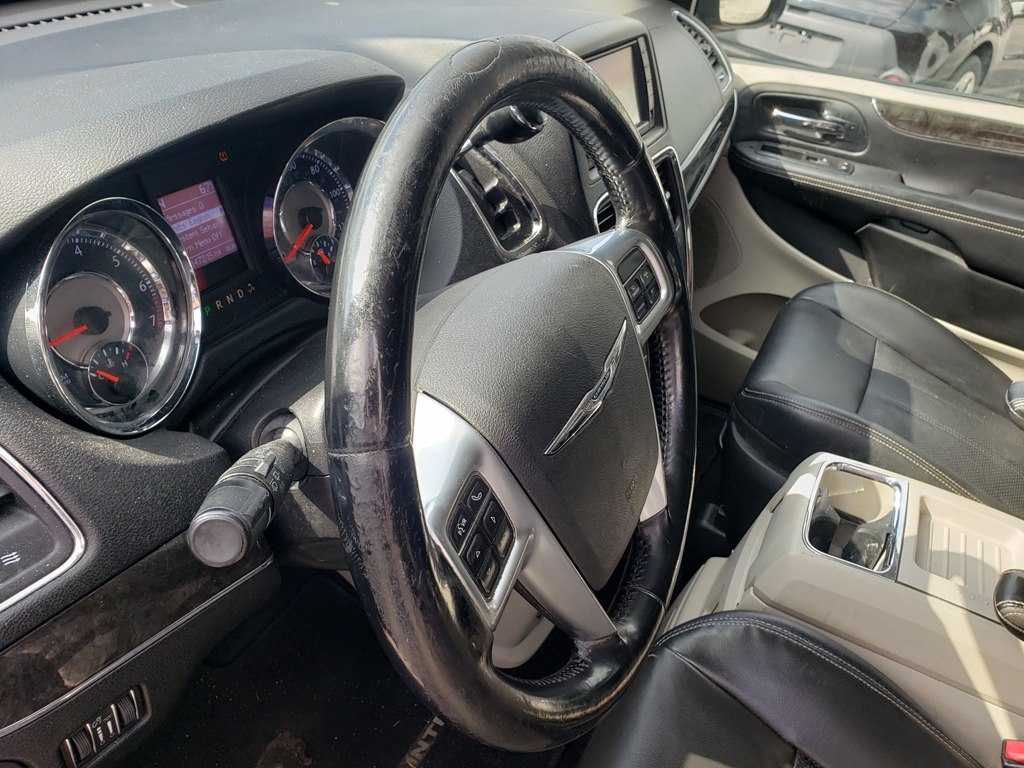 Chrysler Town & Country Touring 2012