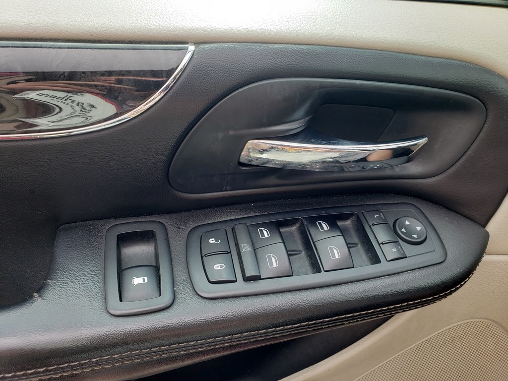 Chrysler Town & Country Touring 2012