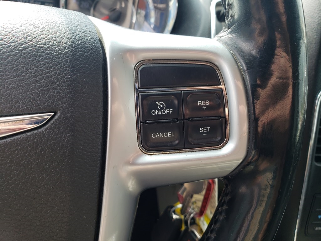 Chrysler Town & Country Touring 2012