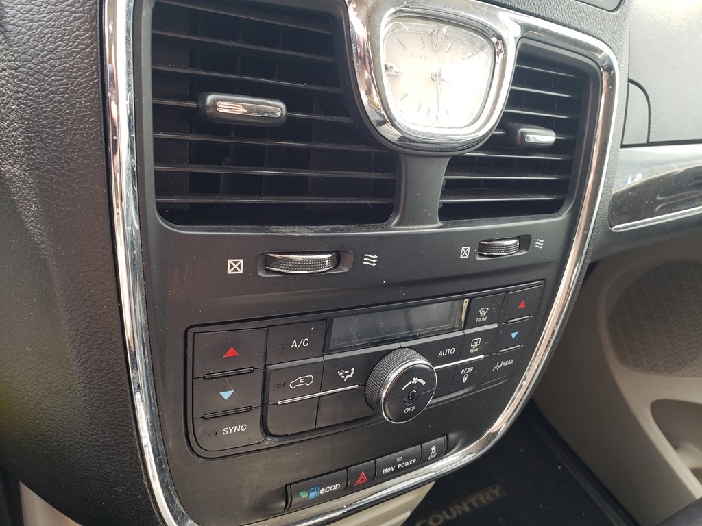 Chrysler Town & Country Touring 2012